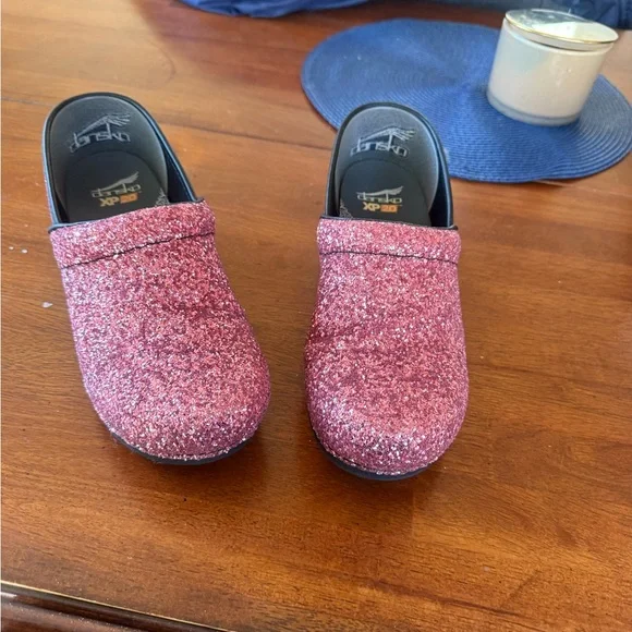 Very Gently Preowned/Excellent Condition Dansko XP Glitter Clogs in Pink - Picture 10 of 11